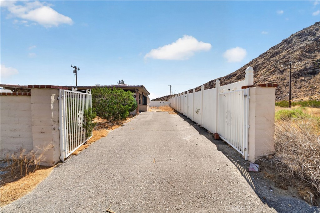22580 Parkmead