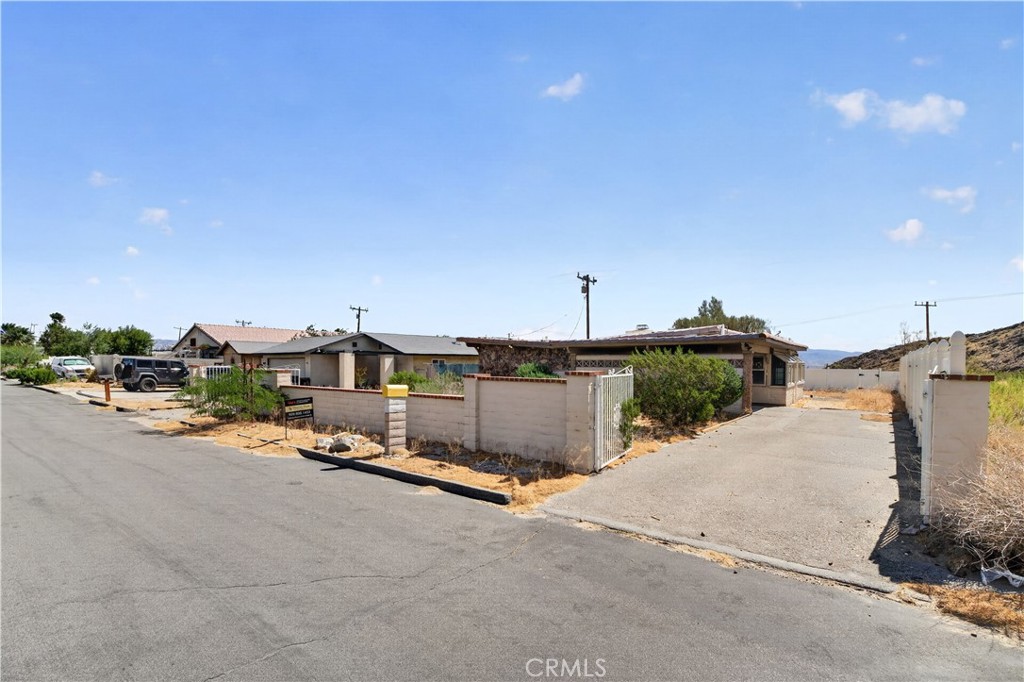 22580 Parkmead