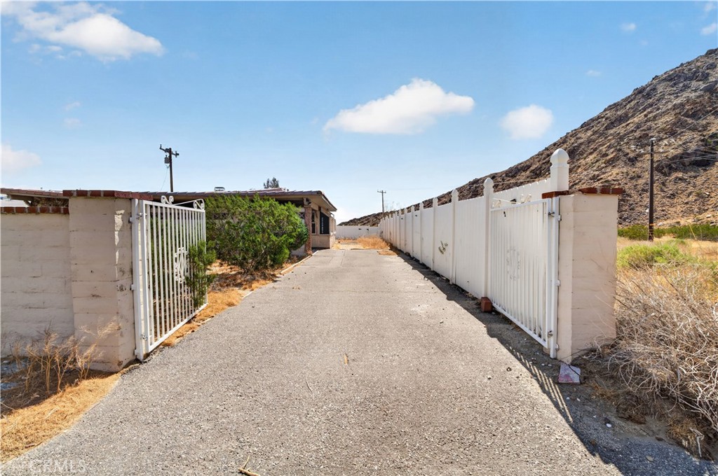 22580 Parkmead
