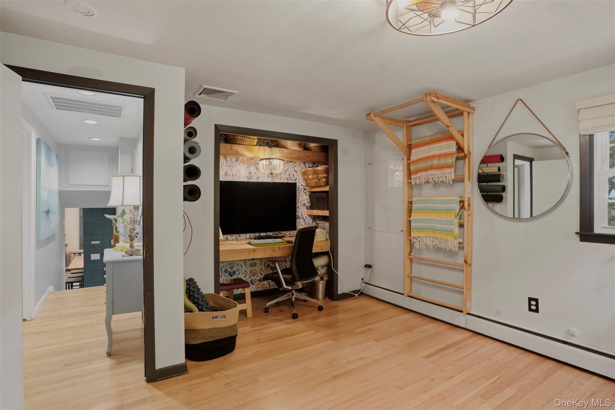 16 Howland Road