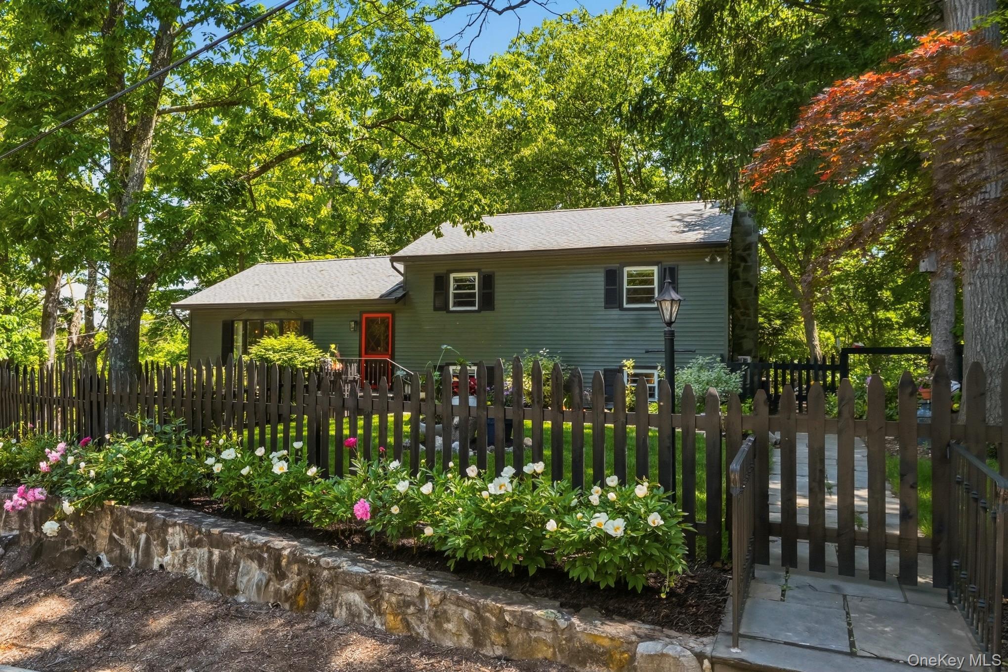 16 Howland Road