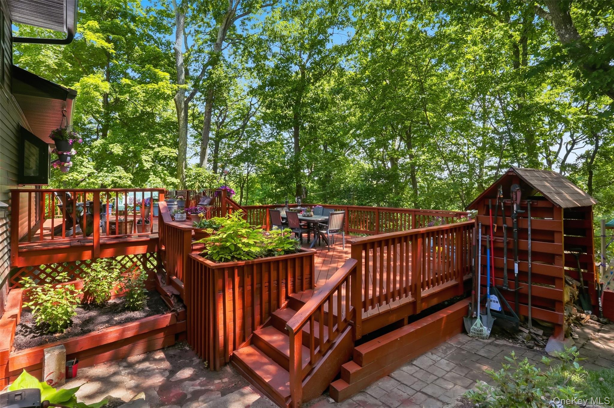 16 Howland Road