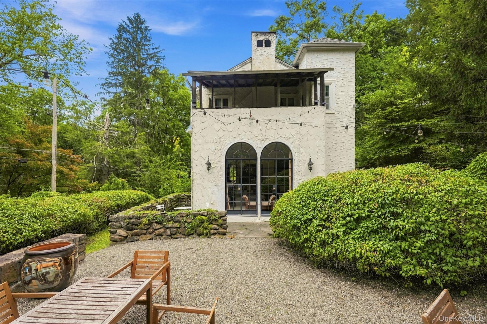 185 Old West Point Road E