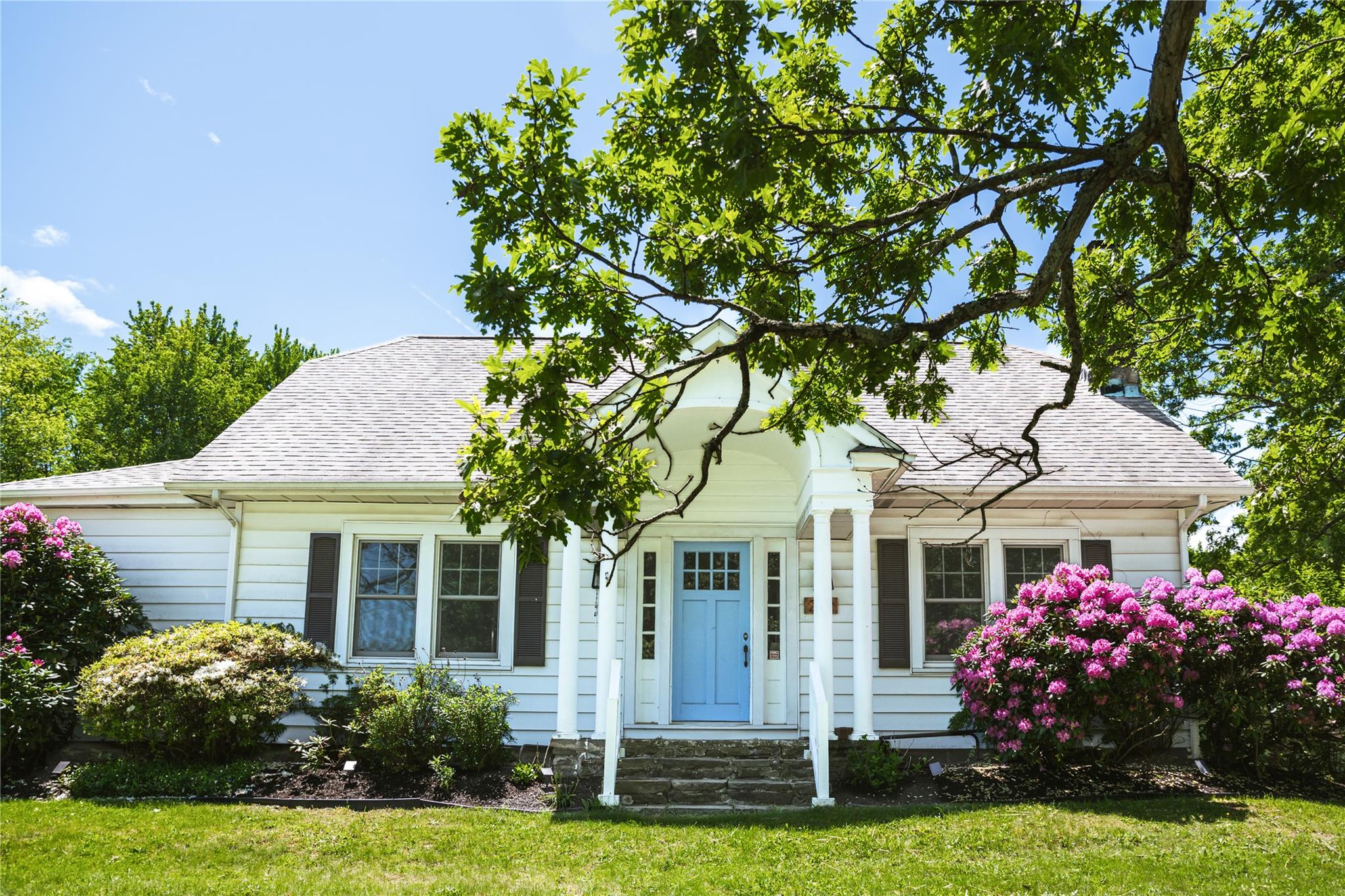 222 Lakeside Road