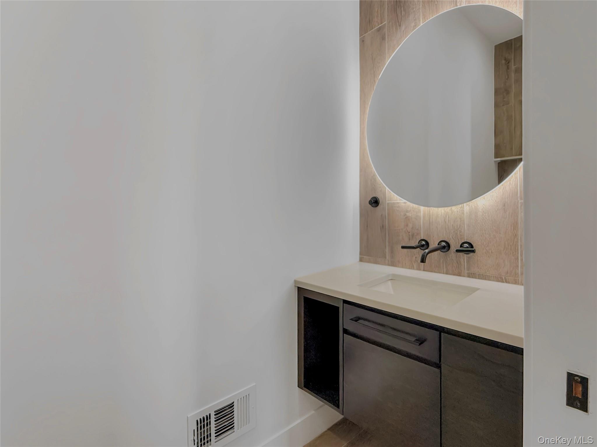 12 Hudson River Lane