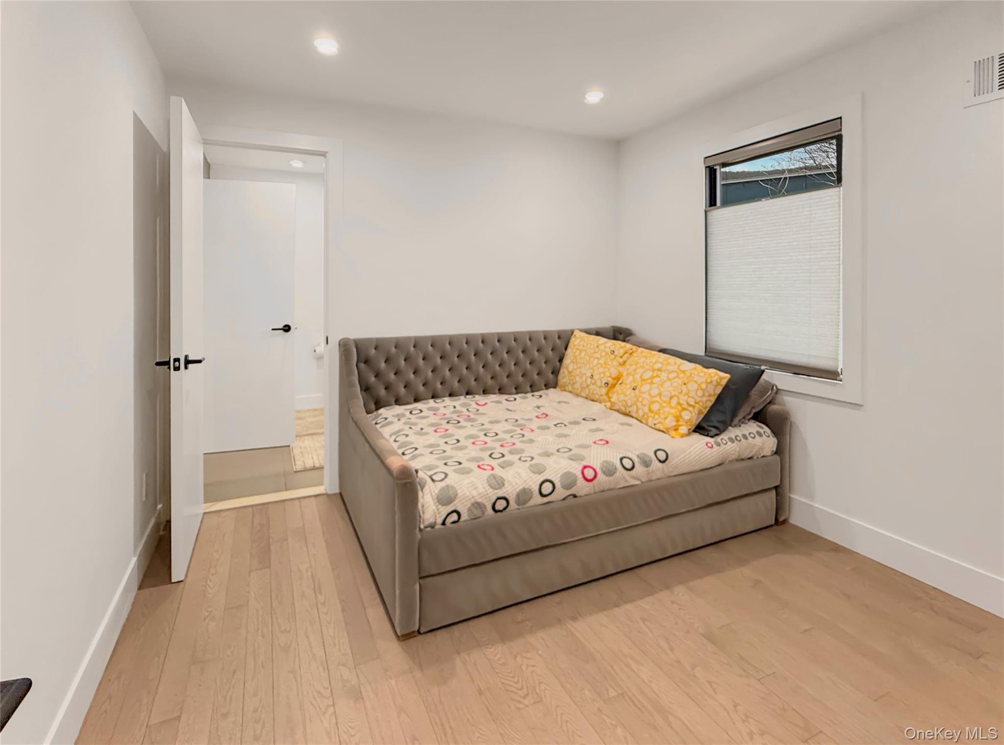 12 Hudson River Lane