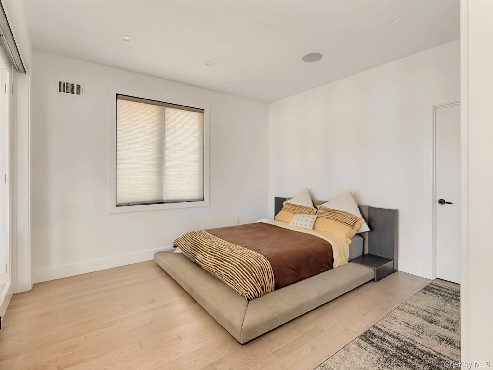12 Hudson River Lane