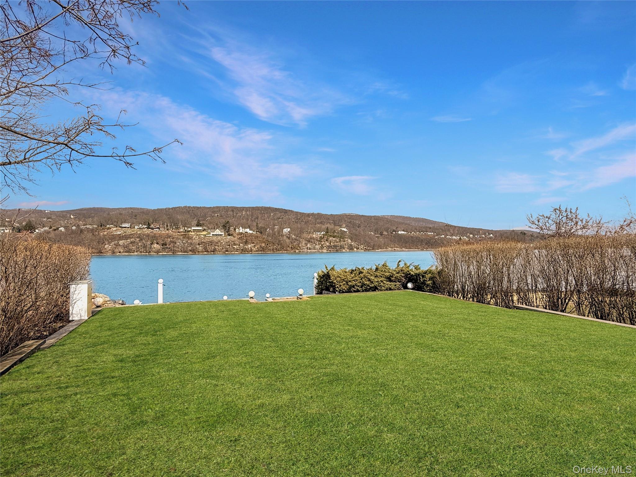 12 Hudson River Lane