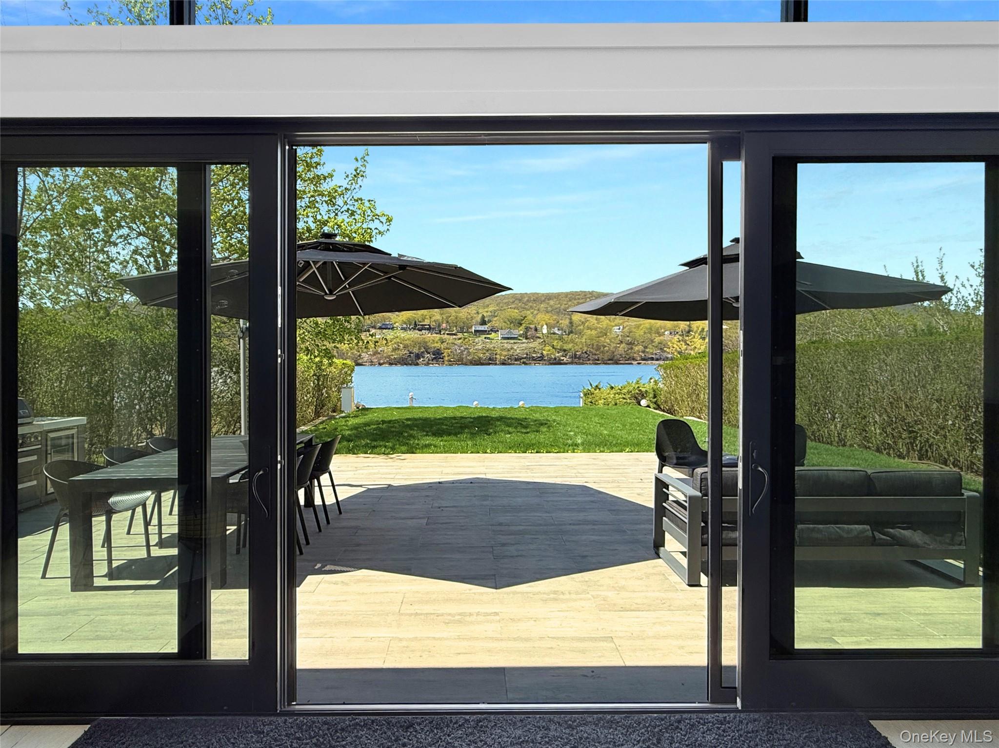 12 Hudson River Lane