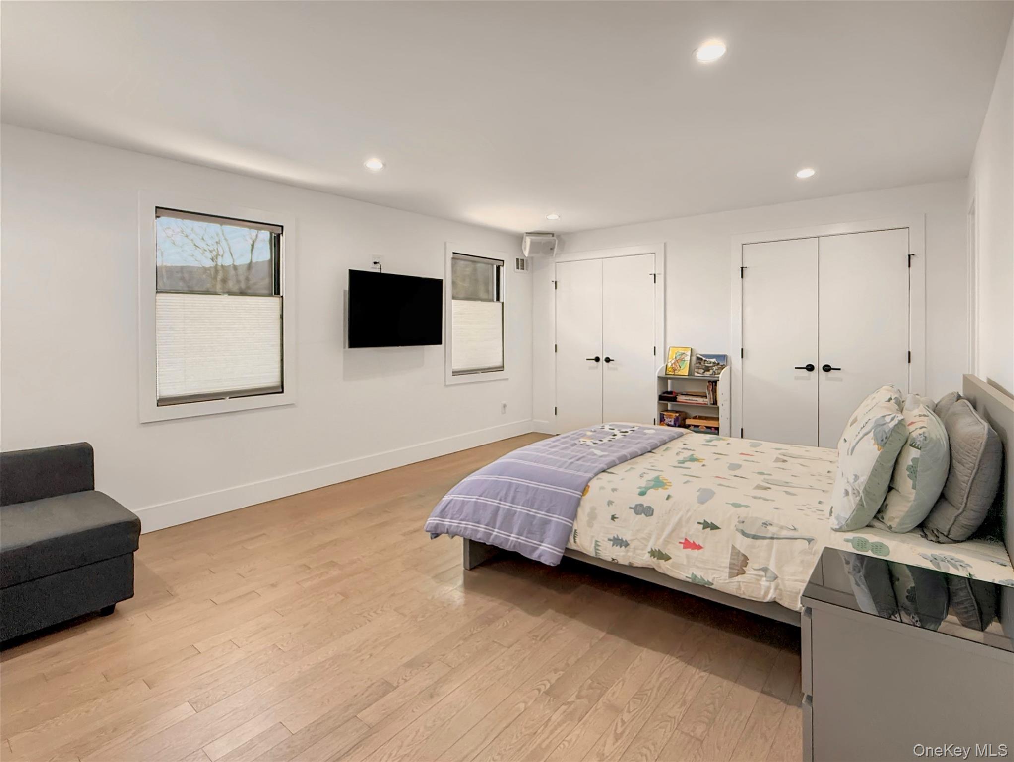 12 Hudson River Lane