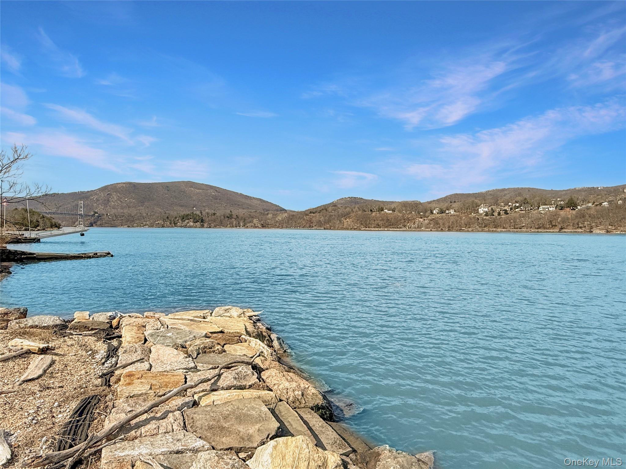 12 Hudson River Lane