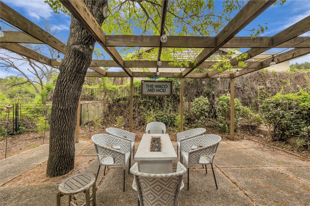 2517 Wooded Acres Drive