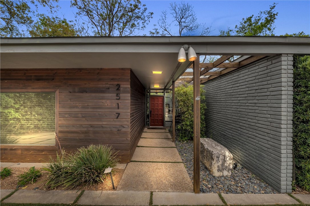 2517 Wooded Acres Drive