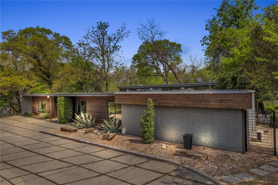 2517 Wooded Acres Drive