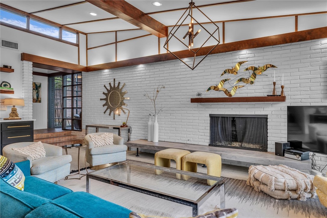 2517 Wooded Acres Drive