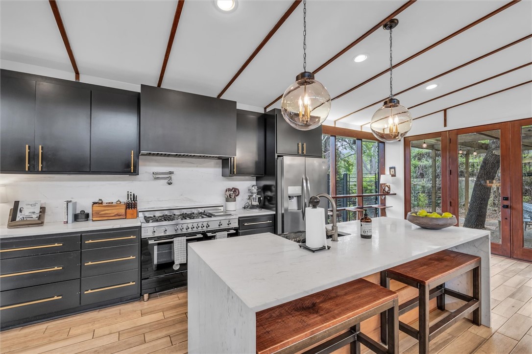 2517 Wooded Acres Drive