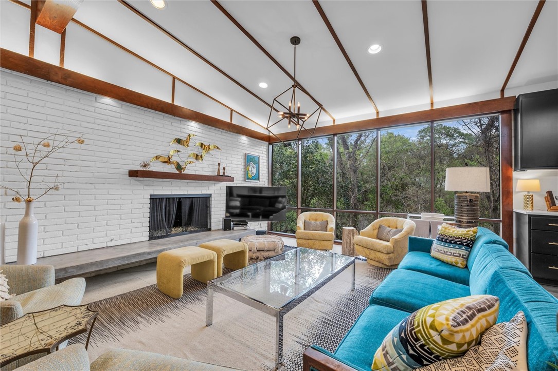 2517 Wooded Acres Drive