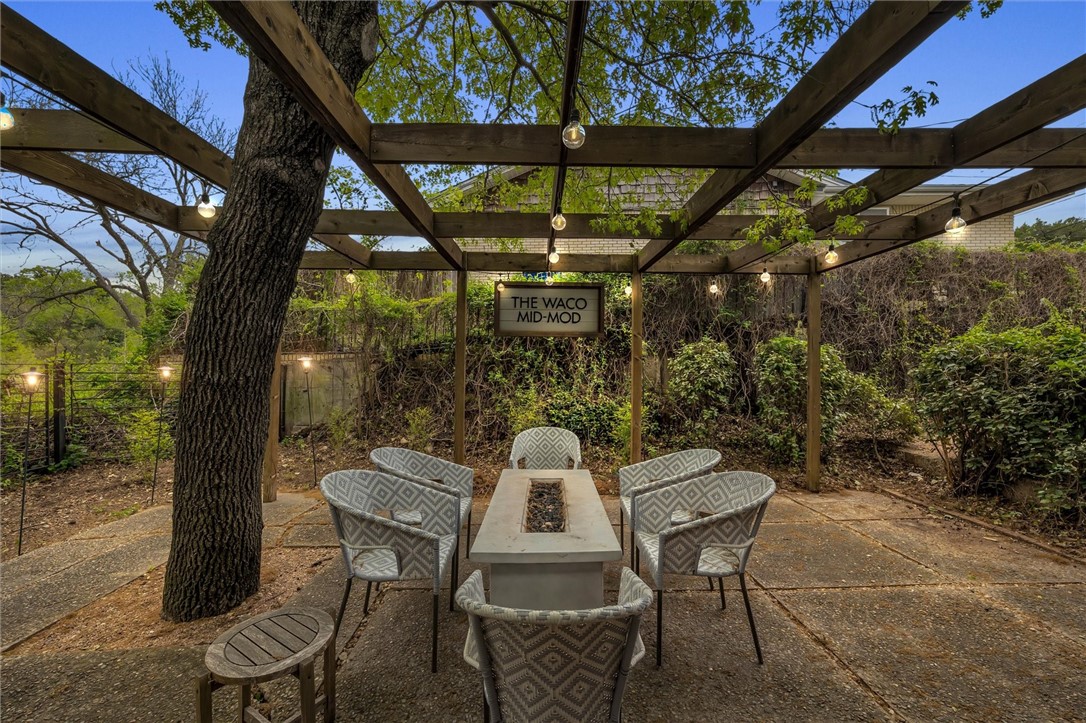 2517 Wooded Acres Drive