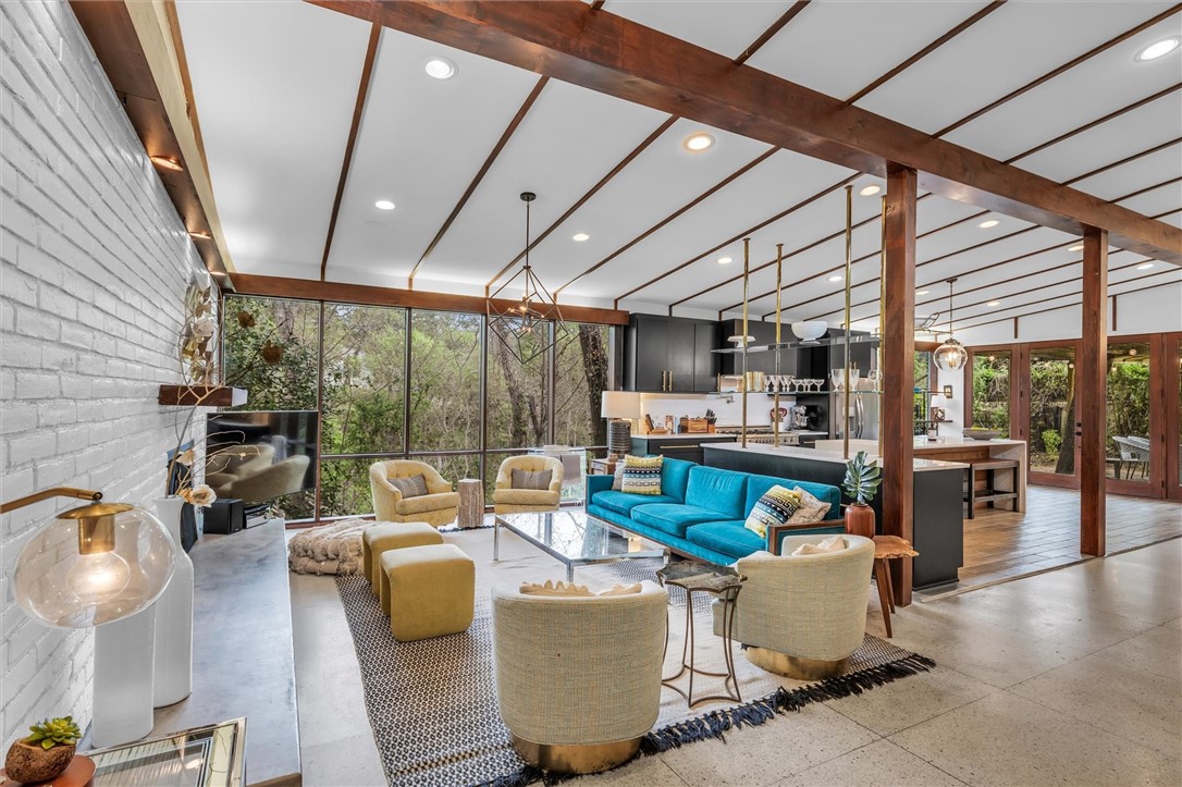 2517 Wooded Acres Drive