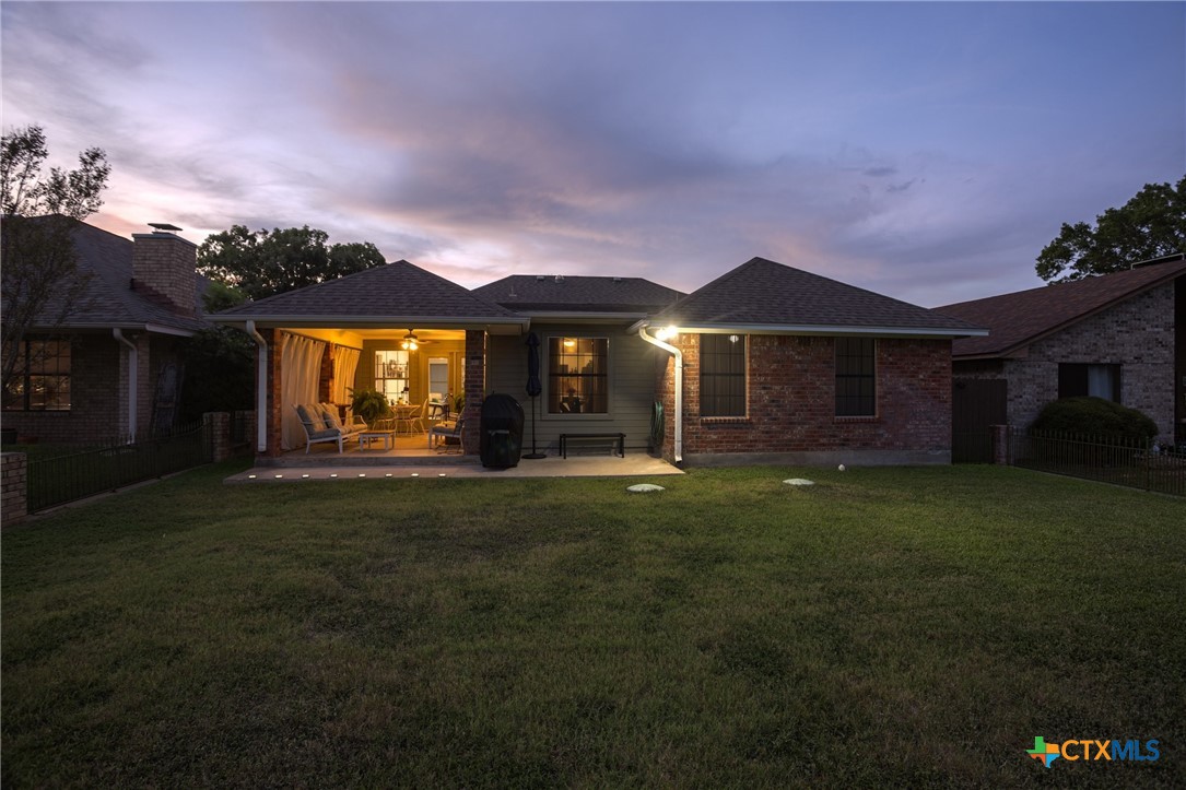 2101 Chisholm Trail