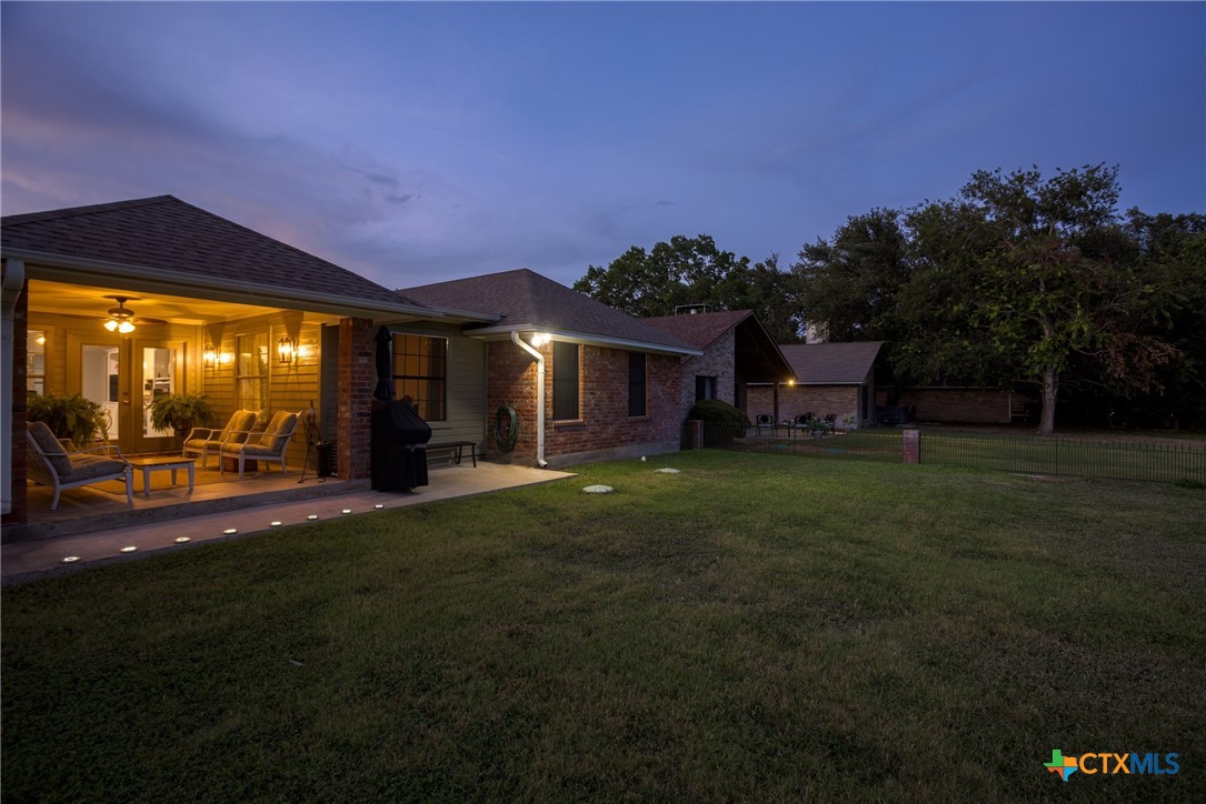 2101 Chisholm Trail