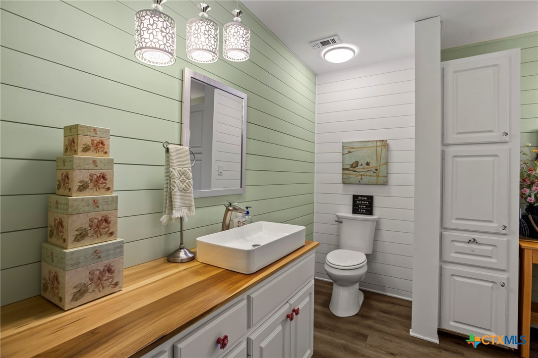 2101 Chisholm Trail