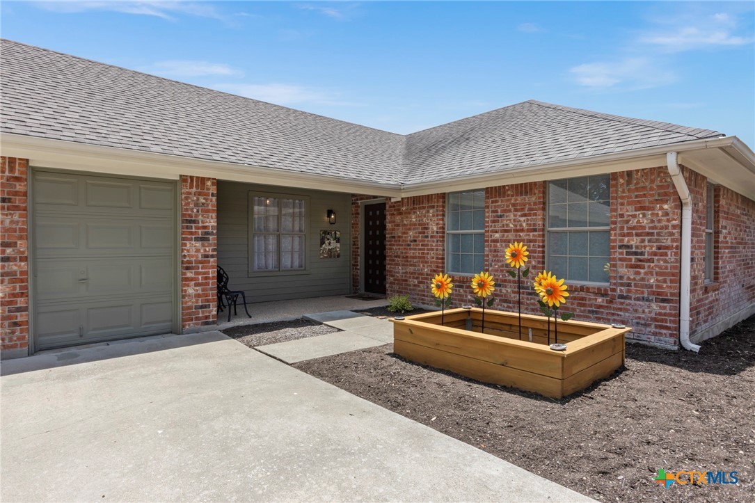 2101 Chisholm Trail