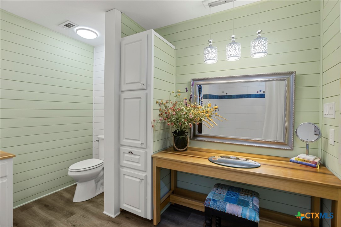 2101 Chisholm Trail