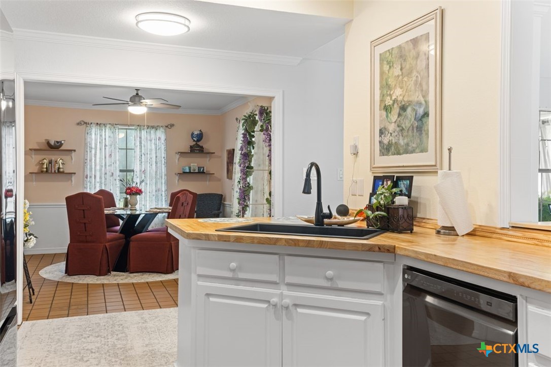 2101 Chisholm Trail