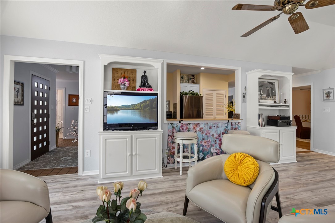 2101 Chisholm Trail