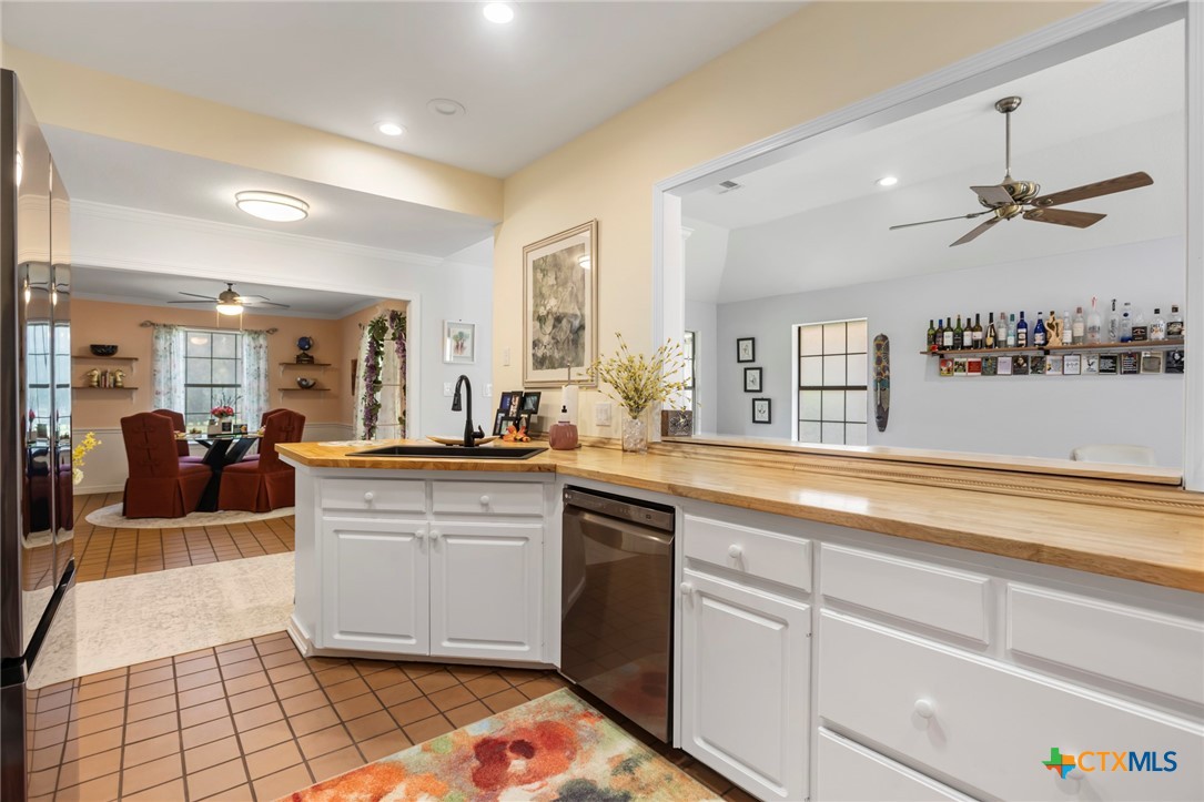 2101 Chisholm Trail