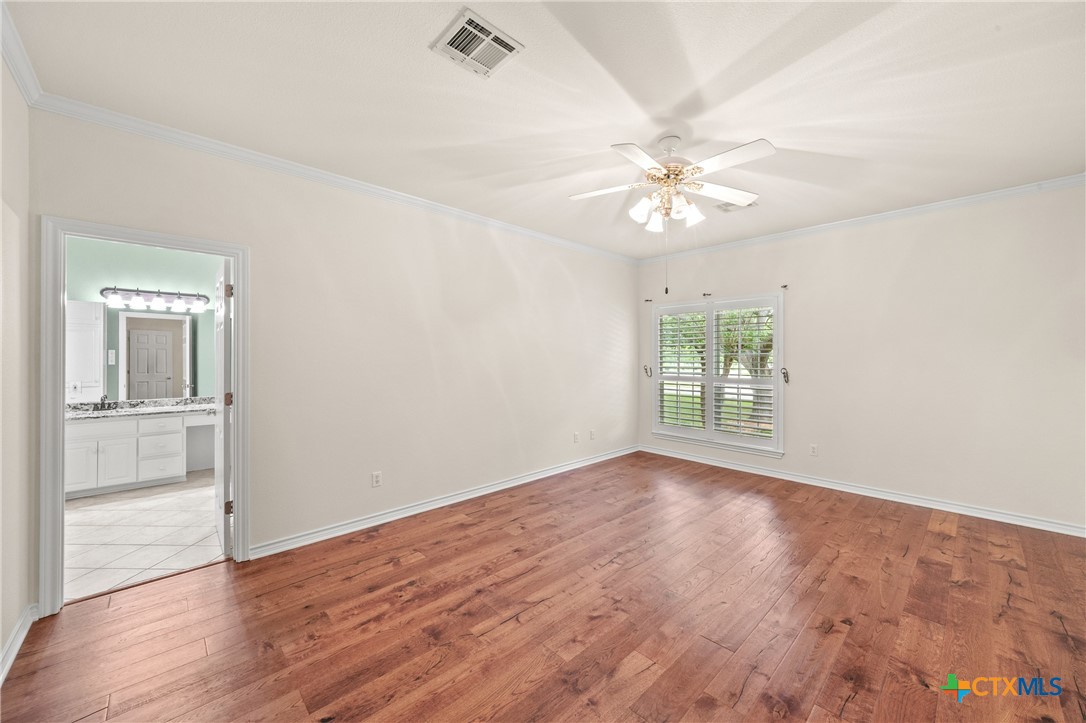900 SALADO OAKS Drive