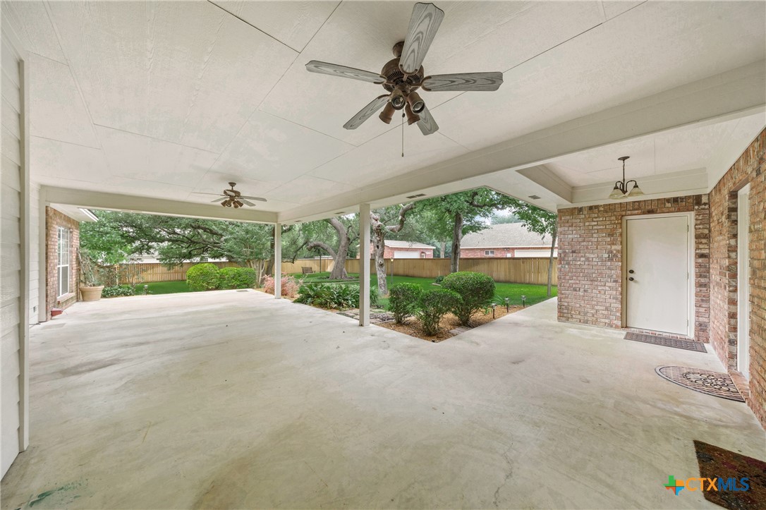 900 SALADO OAKS Drive