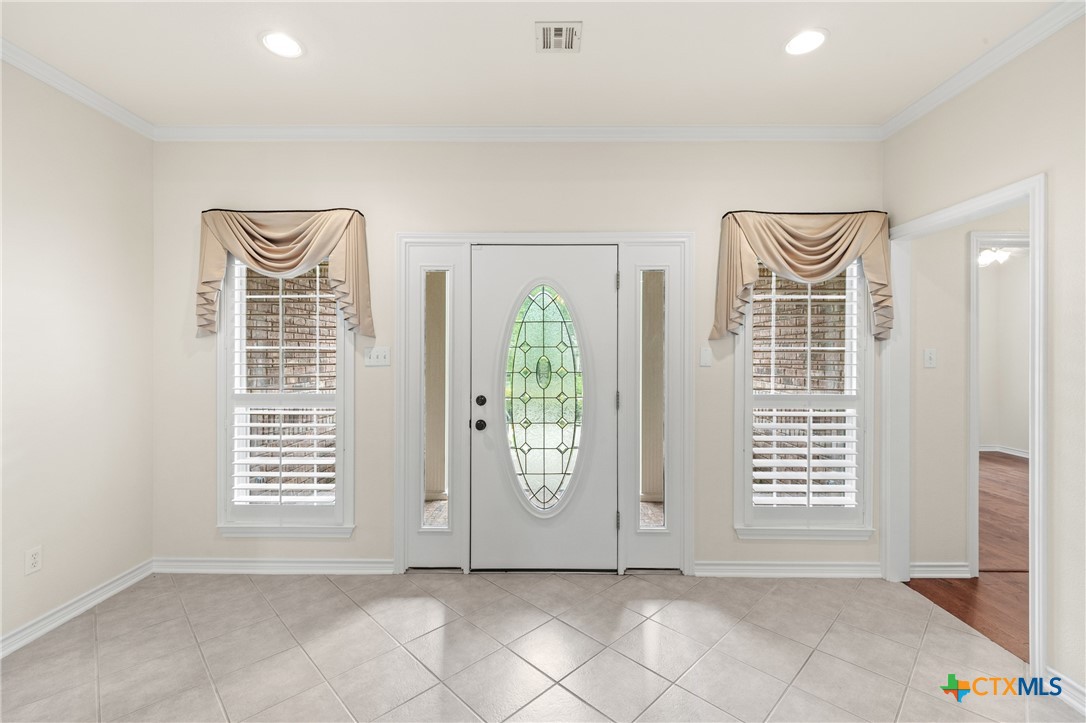 900 SALADO OAKS Drive