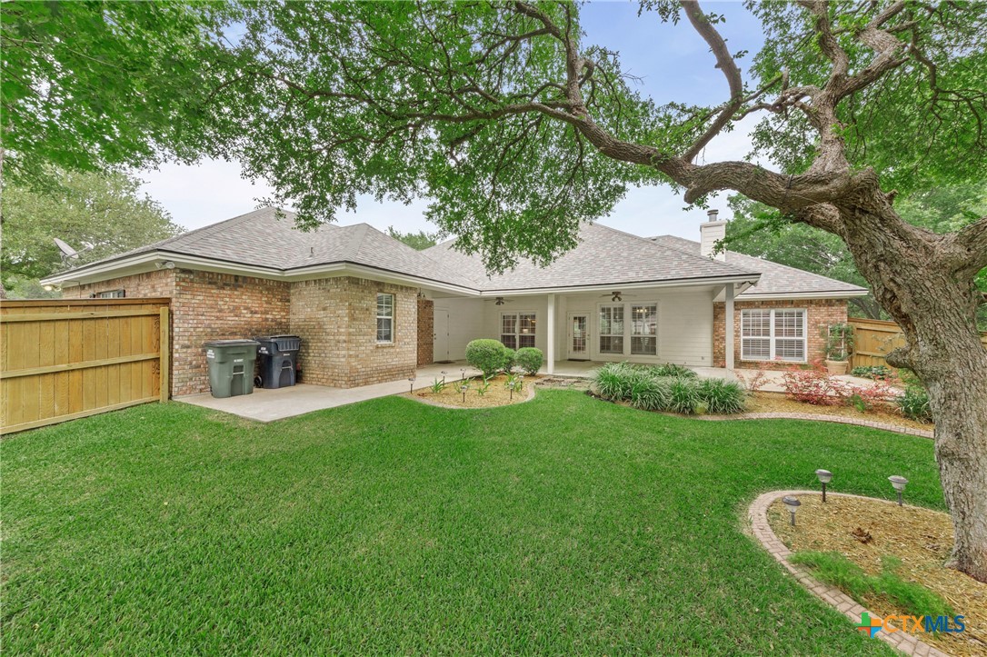 900 SALADO OAKS Drive