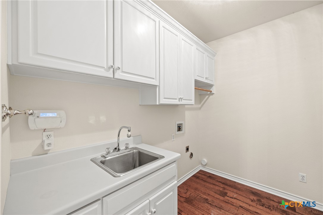 900 SALADO OAKS Drive