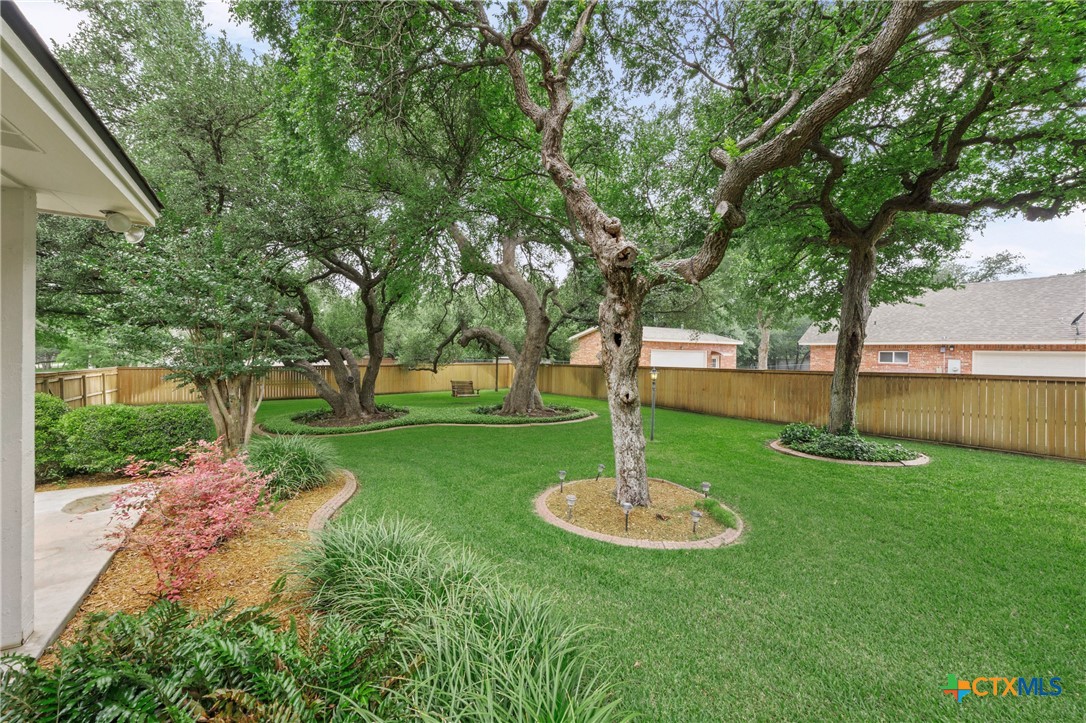 900 SALADO OAKS Drive