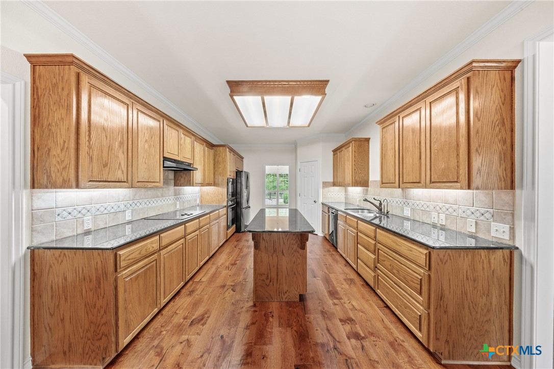 900 SALADO OAKS Drive
