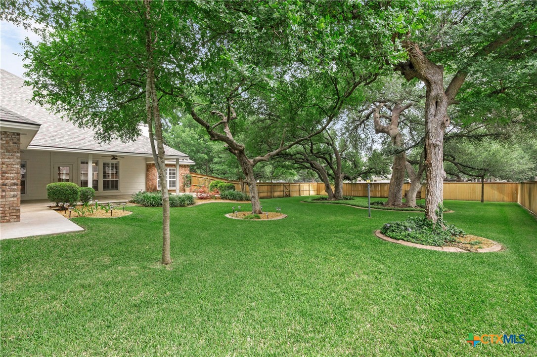 900 SALADO OAKS Drive
