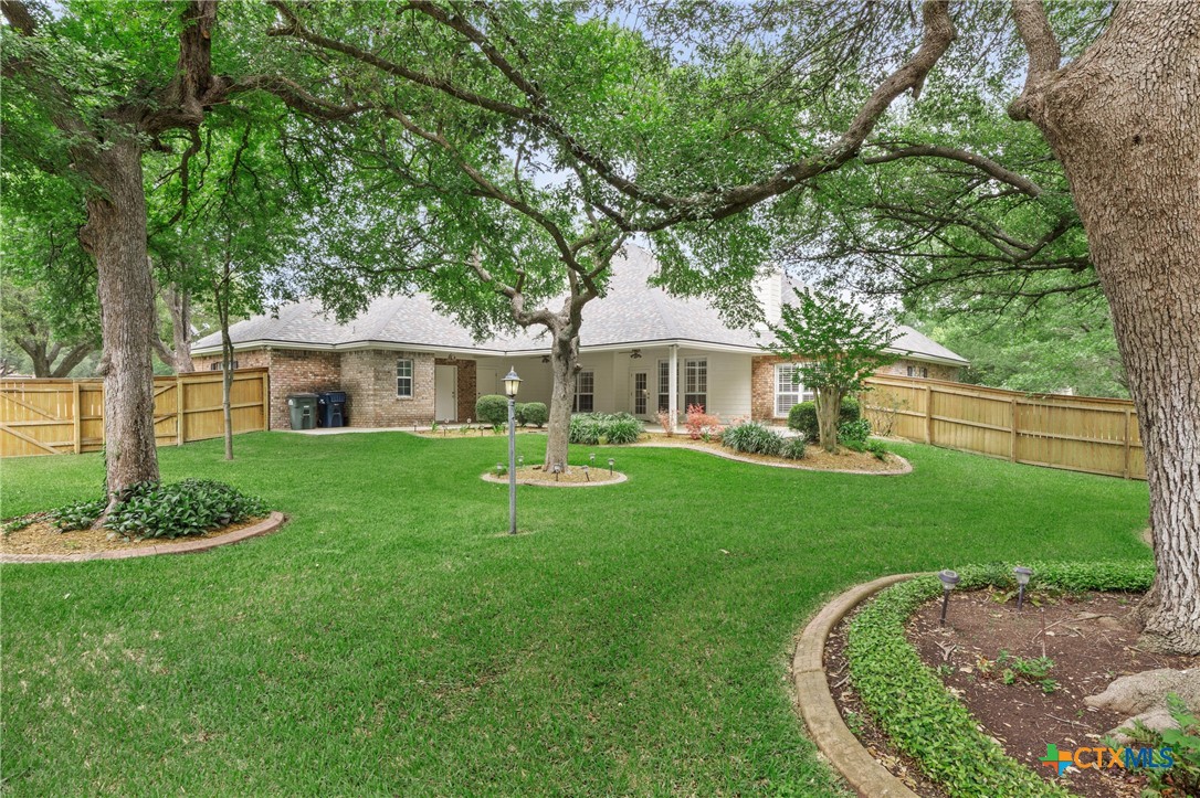 900 SALADO OAKS Drive