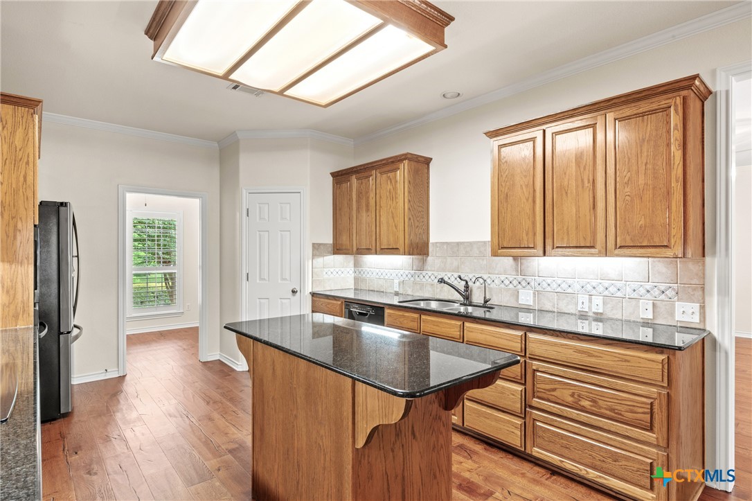 900 SALADO OAKS Drive
