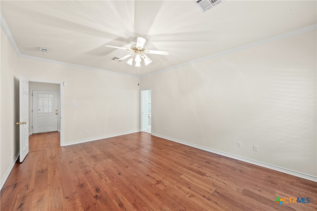900 SALADO OAKS Drive