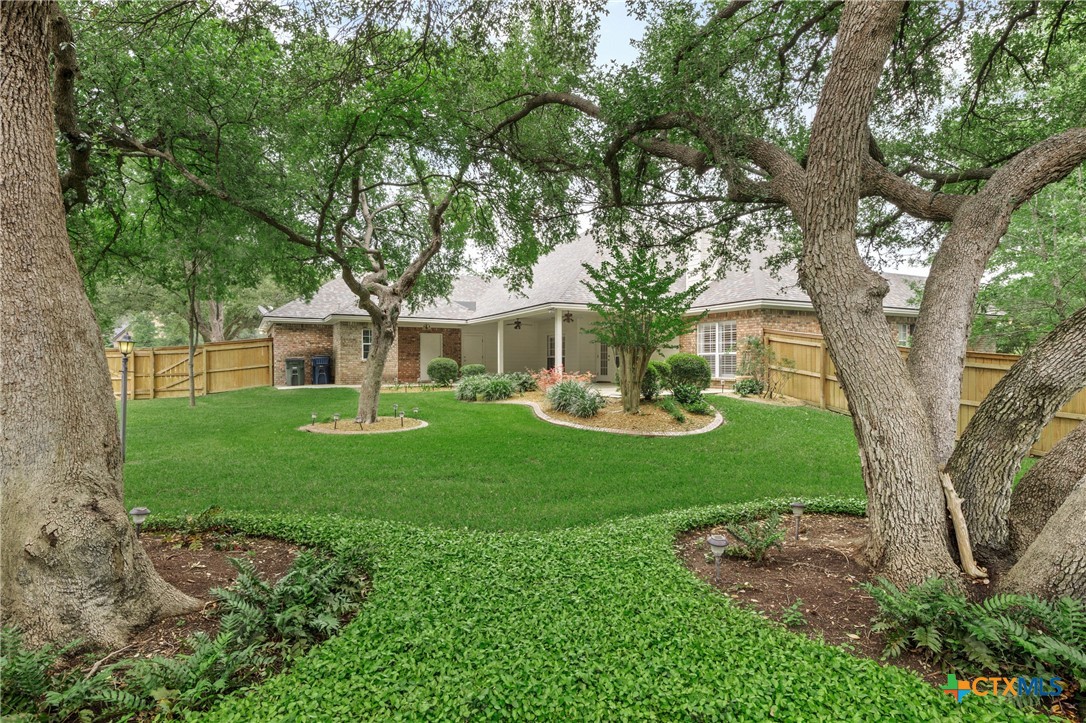 900 SALADO OAKS Drive