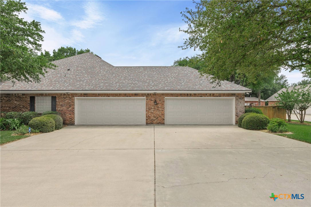 900 SALADO OAKS Drive