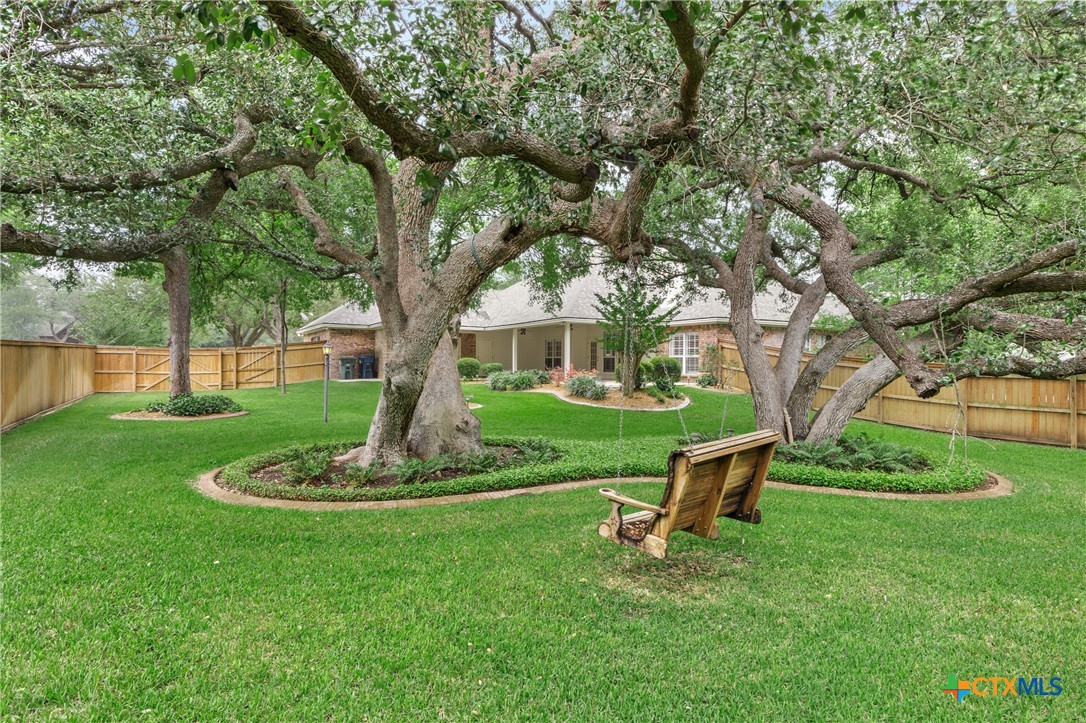 900 SALADO OAKS Drive