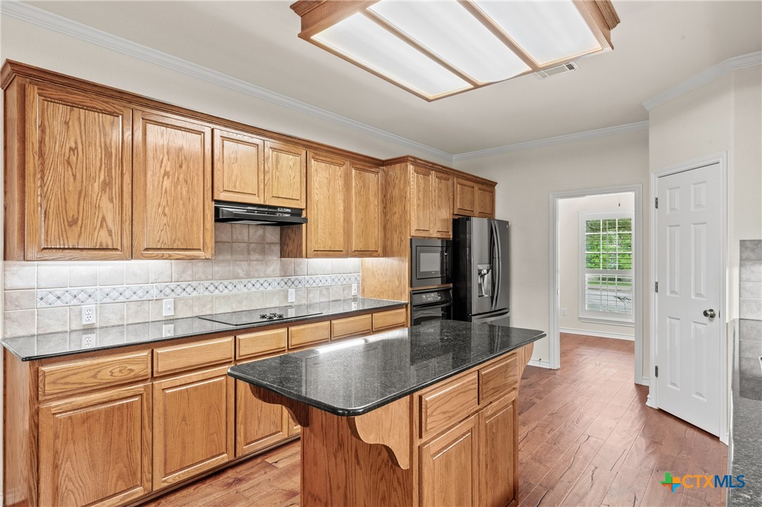 900 SALADO OAKS Drive