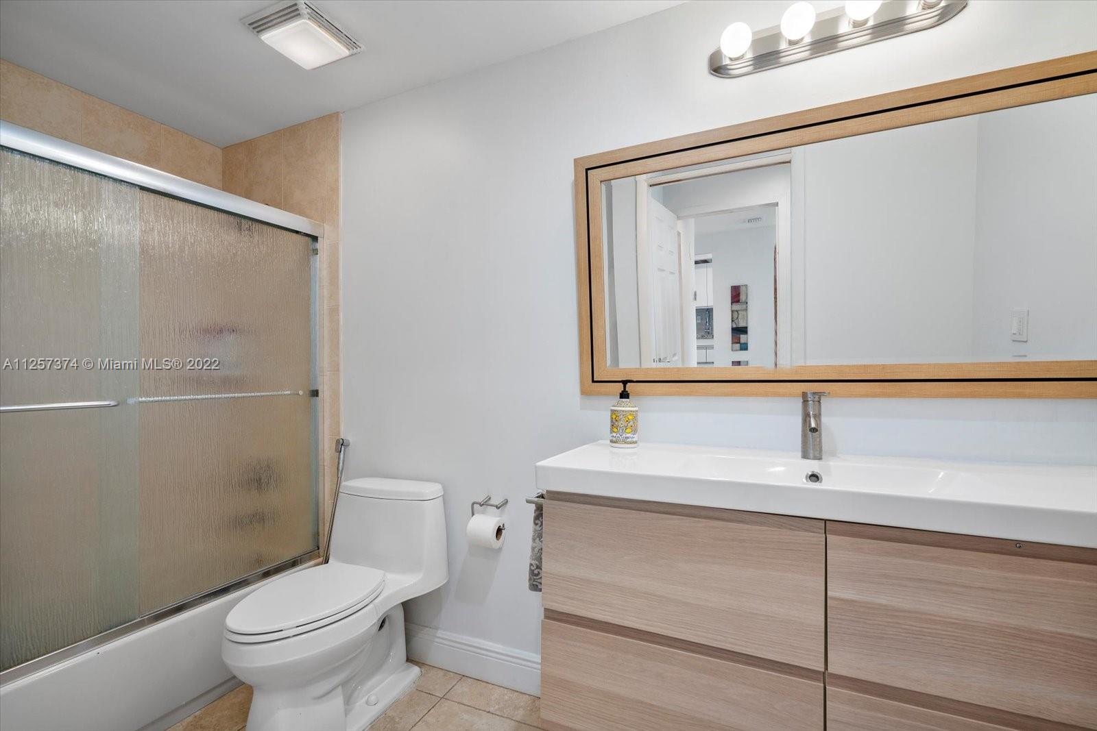 100 Bayview Dr Unit: 10