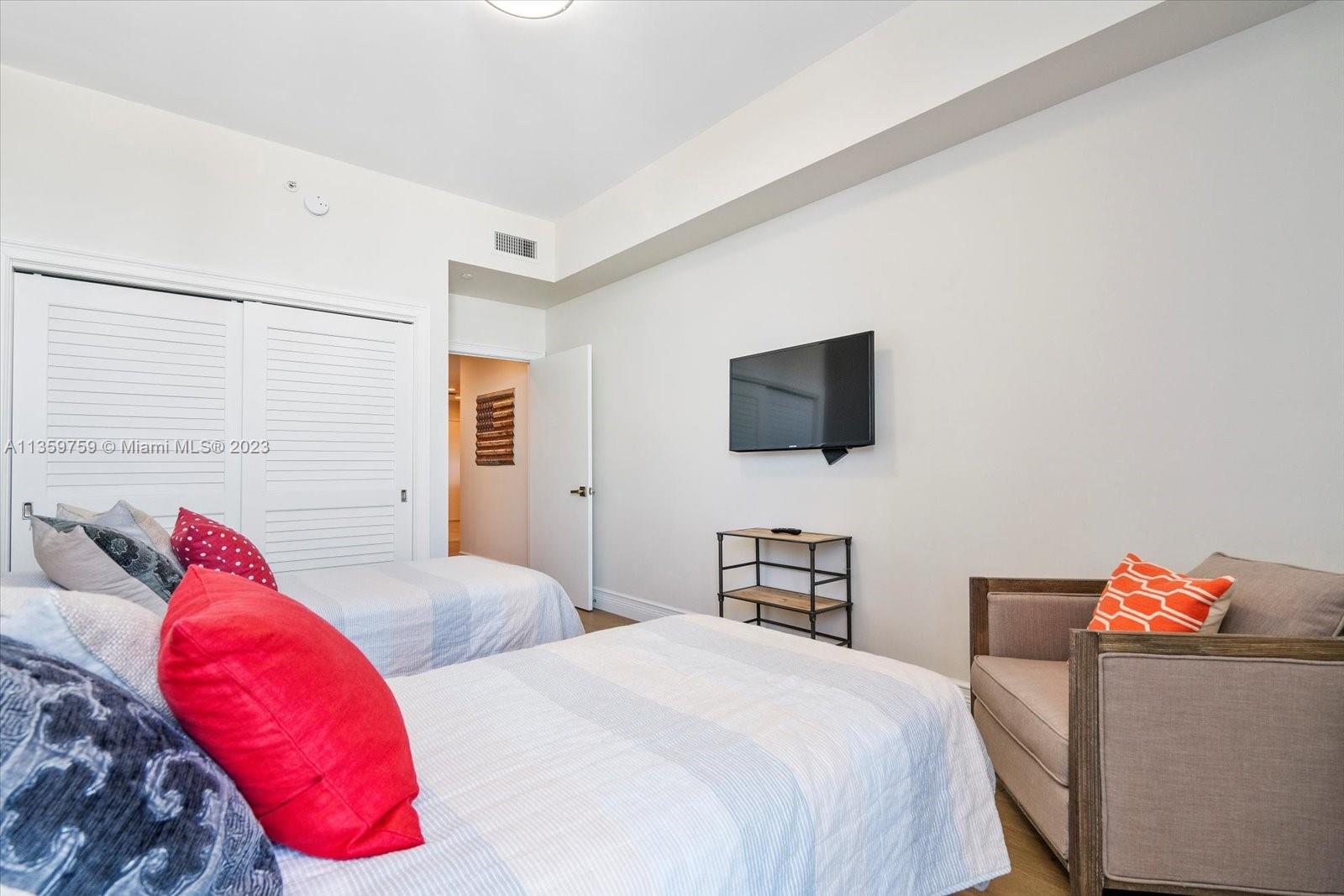 9595 Collins Ave Unit: NPHG