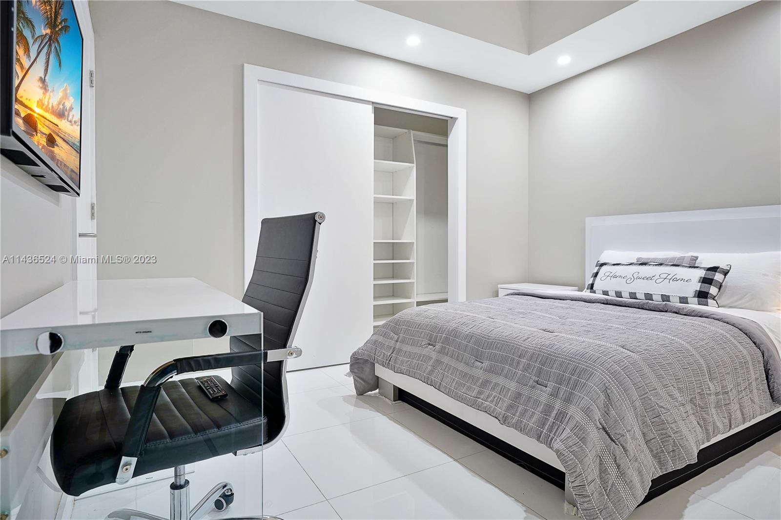 851 NE 1st Ave # 3006