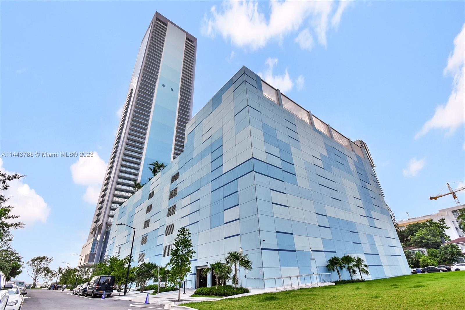 700 NE 26 TER # 2105